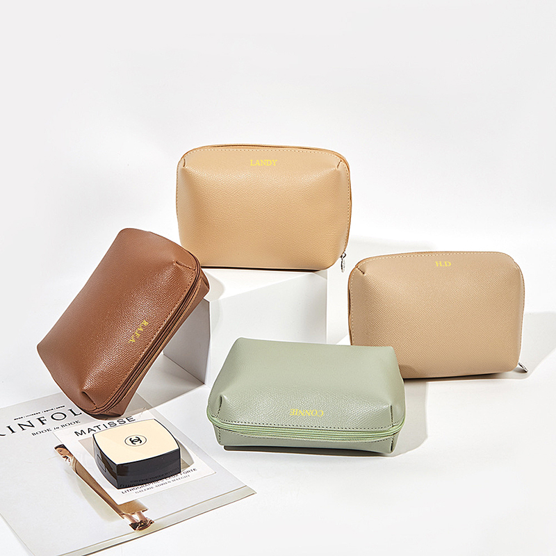 Bolsa de cosméticos de cuero P - Luxury Bags Names reseña y precio